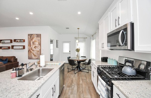 Barker House | Marice Serene Home at Fulshear w/community pool
