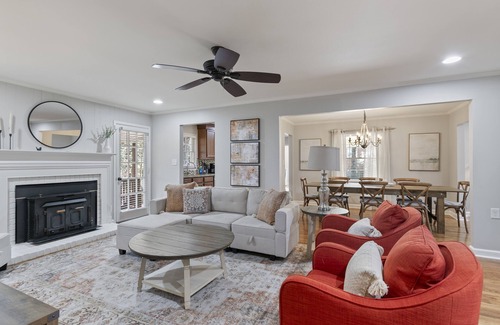 Marietta House | Marietta GEM 4-bedroom/3 bed - pet friendly -flexible monthly stays
