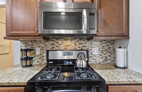 Marietta House | Marietta GEM 4-bedroom/3 bed - pet friendly -flexible monthly stays