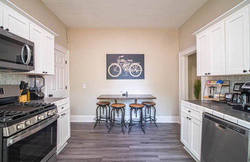 Marietta Apartment | Marietta Square's Home Away!