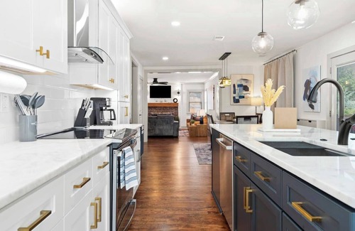 Marietta House | Marietta Square Suites - Suite1 - Pool & Fire Pit!