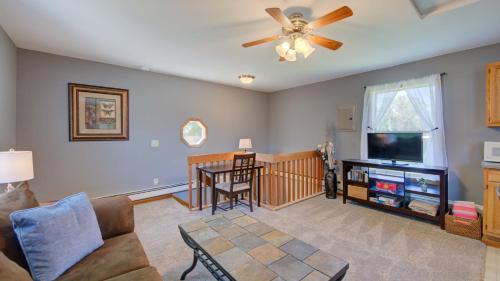 Lake City Apartment | Marigold Apartment - Cute Loft 5 Minutes to Marina