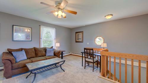Lake City Apartment | Marigold Apartment - Cute Loft 5 Minutes to Marina