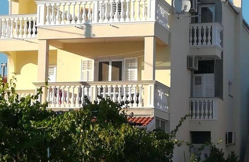 Tribunj Apartment | Marija - 100 m from beach: A5 (2+1) - Tribunj