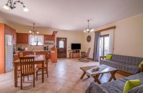 Elos House | Marika Traditional Home