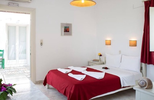 Parasporos Apartment | Marili Apartments, Apt#1 by the sea