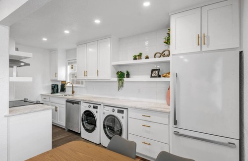 Royal Bryan Apartment | Marilyn: 1st Floor 2 Bdrm, Walk to A&M, King Beds