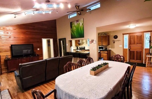 Maple Ridge House | Marin Riverside Lodge
