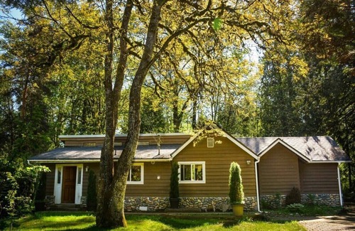 Maple Ridge House | Marin Riverside Lodge