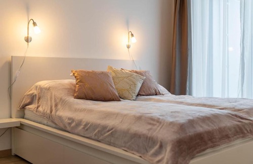 Vizafogo Apartment | Marina Bay Apartment with free Parking