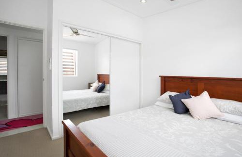 Mackay Harbour Apartment | Marina Beach Holiday Home