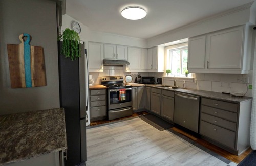 Sturgeon Falls House | Marina Boutique - Cozy Rancher with HOT TUB!