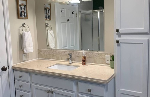 Sturgeon Falls House | Marina Boutique - Cozy Rancher with HOT TUB!