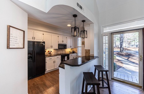 Lake Oconee Condo | Marina Cove! Lakefront condo 3 bedroom, 3 bath
