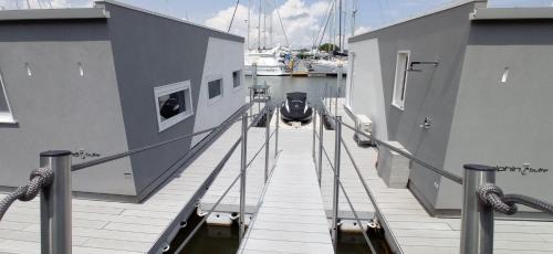 Lido degli Estensi Boat Rental | Marina degli Estensi Floating Resort