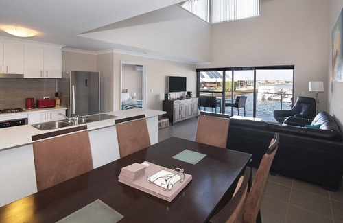 Geographe House | Marina Edge- WIFI, Kayaks, Bikes x2, BBQ