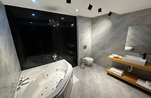 Karaburun Koyu Bed & Breakfast | Marina Fener
