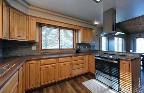 Hayward Cabin | Marina Hideaway: Lakeside Bliss on Round Lake