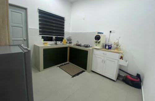 Kampung Baharu Sungai Udang House | Marina Homestay