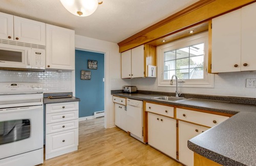 Penetanguishene House | Marina House with Hot Tub & Sauna