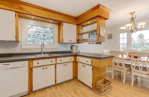 Penetanguishene House | Marina House with Hot Tub & Sauna