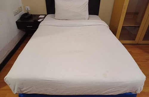 Egmore Hotel | Marina Inn