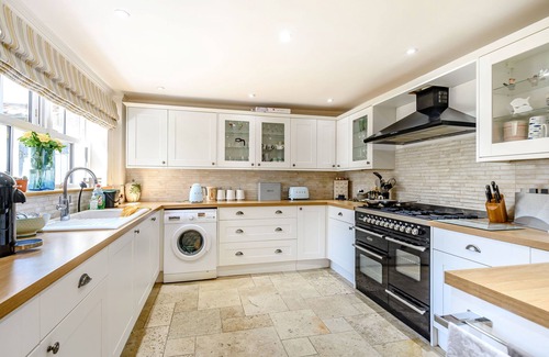 Lowestoft Cottage | MARINA'S COTTAGE, pet friendly, country holiday cottage in Pakefield