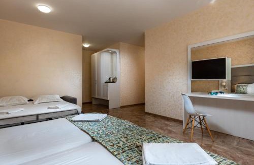 Obzor Bed & Breakfast | Marina Sands Bijou Boutique - Amazing views