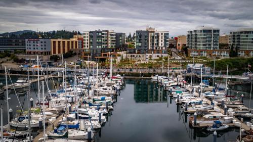 Bremerton Hotel | Marina Square Suites