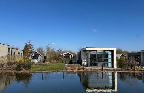 Olburgen House | Marina Strandbad Chalet IJssel Oase mit Zaun Haus Nr 77