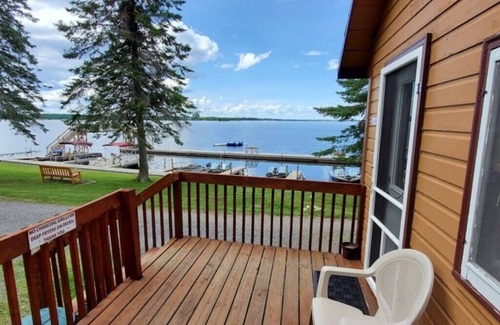 Ray Cabin | Marina View 1 Bedroom Sunset Cabin