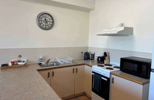 South Townsville Apartment | Marina View Apartment - Steps Away from CBD