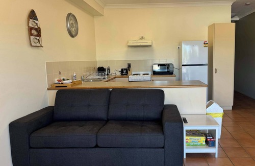 South Townsville Apartment | Marina View Apartment - Steps Away from CBD