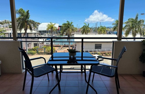 South Townsville Apartment | Marina View Apartment - Steps Away from CBD