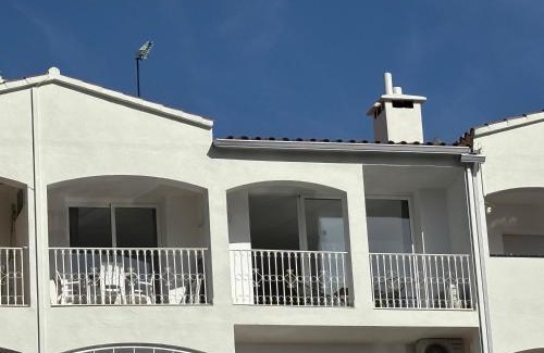 Empuriabrava Apartment | Marina View Empuriabrava - Appartement sud-ouest au canal avec terrasse