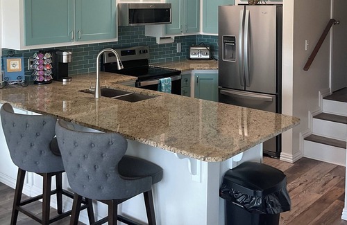 Cape Royale House | Marina View Entire house Furnished deck - lake & marina views + parking - 2 cars