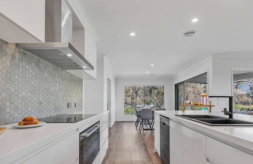 Moama House | Marina Views Summary: