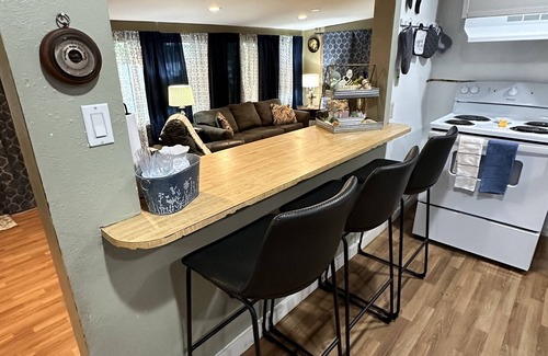 Arroyo City Cottage | Marina’s Cozy Cottage. Family friendly with cold AC in summer and warm winters!