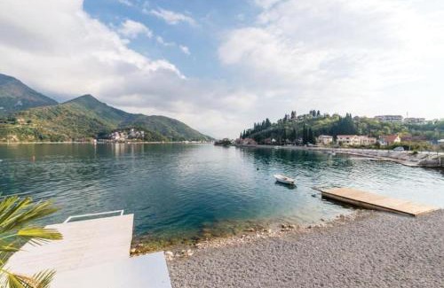 Kamenari Apartment | Marine Bay Kamenari Three Bedroom Apartment & Pool