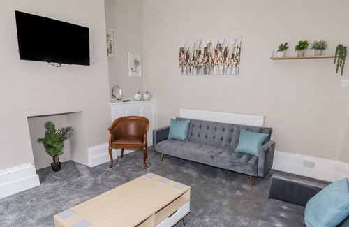 Southport House | MARINE HOUSE, pet friendly, country holiday cottage in Southport
