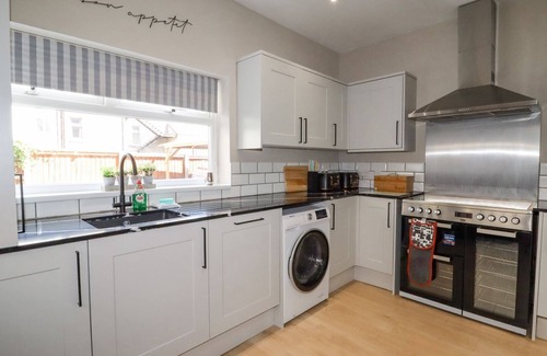 Southport House | MARINE HOUSE, pet friendly, character holiday cottage in Southport