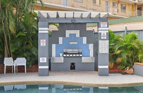 Labrador Apartment | Marine Parade Beach Getaway - Family Friendly