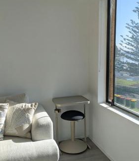 The Entrance Apartment | Marine Parade - Ocean Views - Unit 6