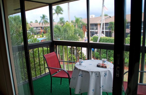 Marco Island Condo | Mariner Complex, Building 1 nAcross from Residents Beach