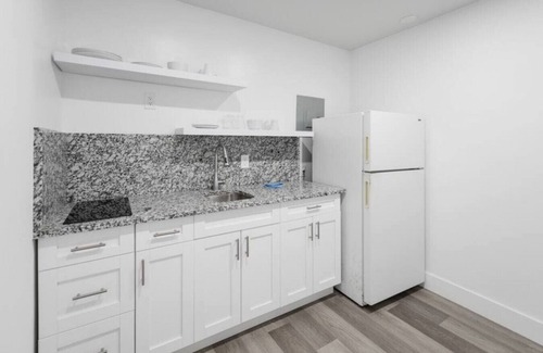 Hollywood Condo | MARINER M26 · Fantastic 1/1 Bedroom Steps away from the beach!