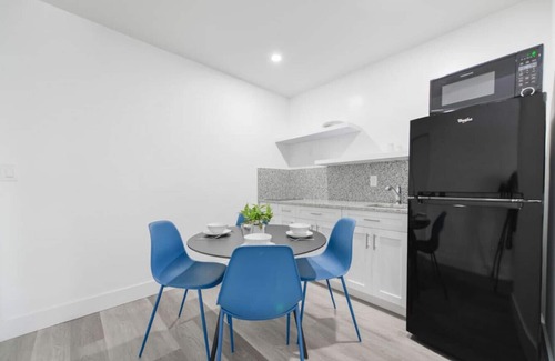 Hollywood Condo | MARINER M36 · Awesome 1 Bedroom Steps away from the beach!