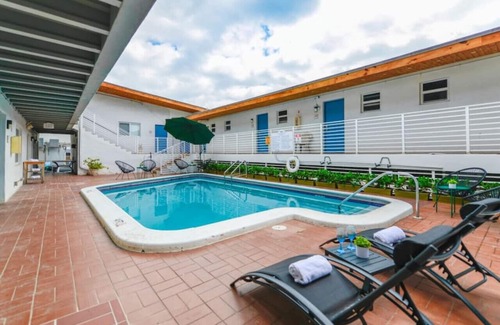 Hollywood Condo | MARINER M36 · Awesome 1 Bedroom Steps away from the beach!