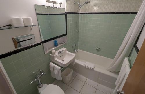 Collingwood Hotel | Mariner motor hotel