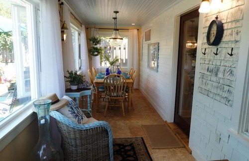 Garibaldi House | Mariner's Retreat ~ A Downtown Garibaldi Oasis