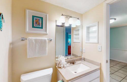 Biltmore Beach Apartment | Mariner West #501: Mariner's Retreat